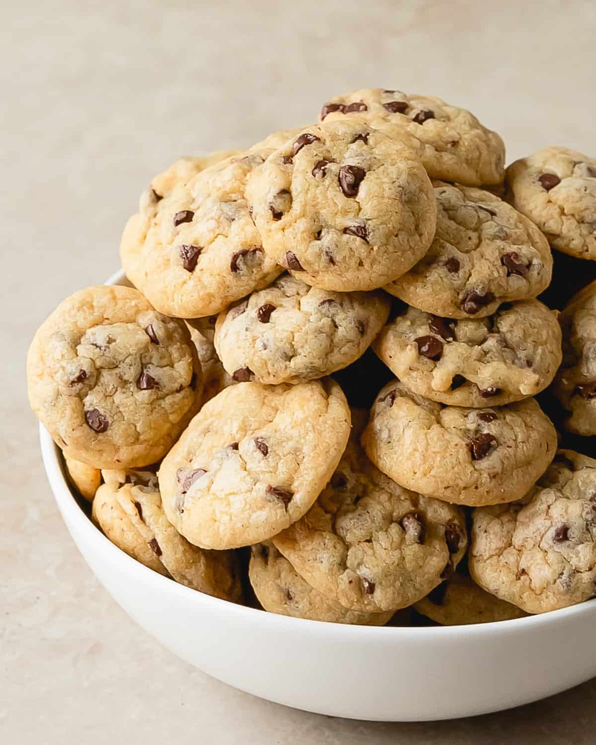 Hands breaking a warm cookie